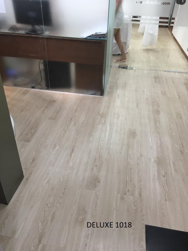 Sàn nhựa deluxe 1018